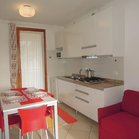 Modern With Swimming Pool Μπιμπιόνε