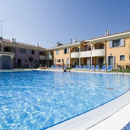 Modern With Swimming Pool Μπιμπιόνε