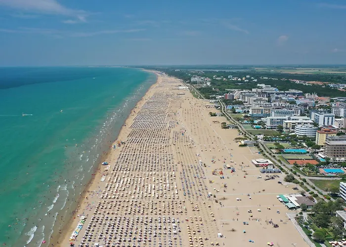 Modern With Swimming Pool Apartment Bibione